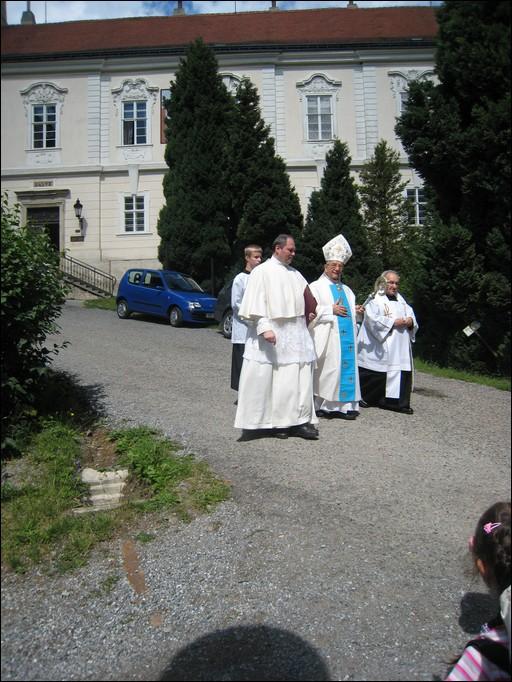 Kardinl Giovanni Coppa ve Ktinch - 8.7.2008 - neoficiln -  foto 3