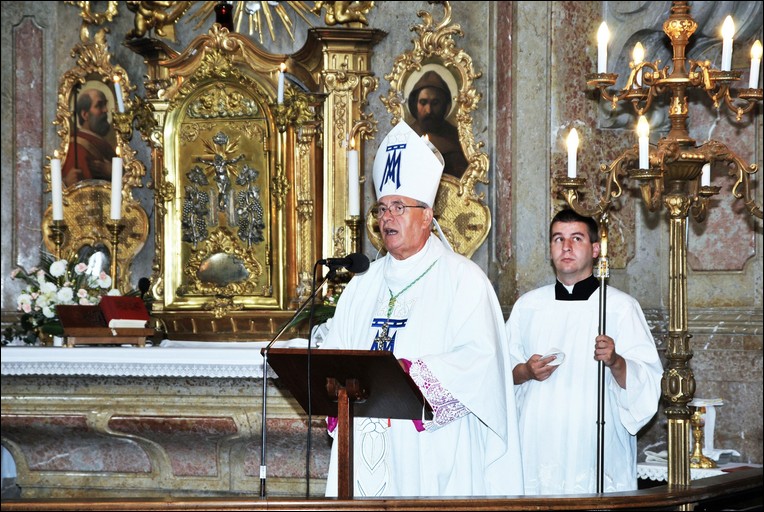 Slavnostn bohosluba k 14. vro papesk korunovace milostn sochy Panny Marie - 28.8.2011 -  foto 12