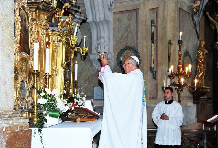 Slavnostn bohosluba k 14. vro papesk korunovace milostn sochy Panny Marie - 28.8.2011 -  foto 17