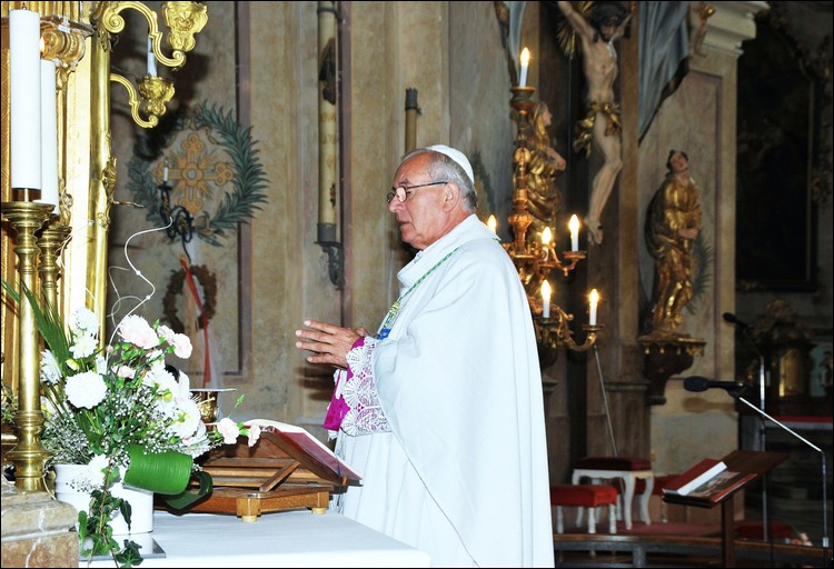 Slavnostn bohosluba k 14. vro papesk korunovace milostn sochy Panny Marie - 28.8.2011 -  foto 19