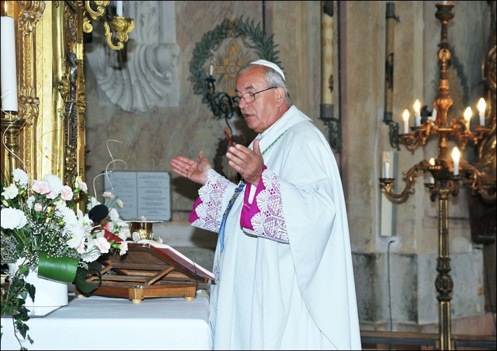 Slavnostn bohosluba k 14. vro papesk korunovace milostn sochy Panny Marie - 28.8.2011 -  foto 21