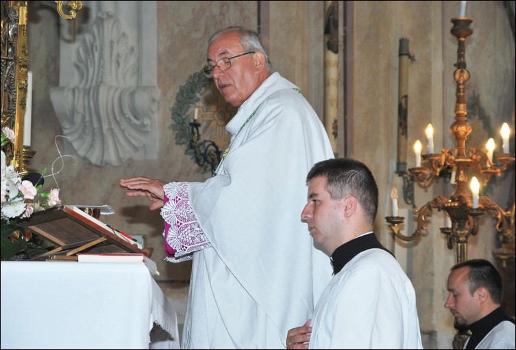 Slavnostn bohosluba k 14. vro papesk korunovace milostn sochy Panny Marie - 28.8.2011 -  foto 22