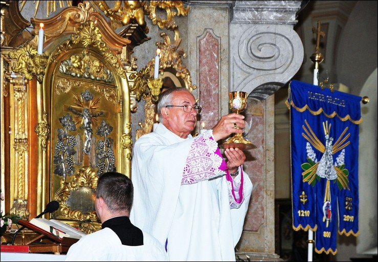Slavnostn bohosluba k 14. vro papesk korunovace milostn sochy Panny Marie - 28.8.2011 -  foto 24