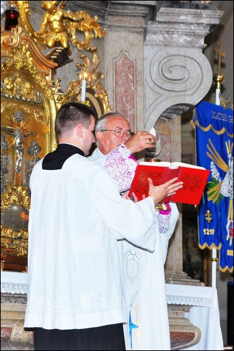 Slavnostn bohosluba k 14. vro papesk korunovace milostn sochy Panny Marie - 28.8.2011 -  foto 25