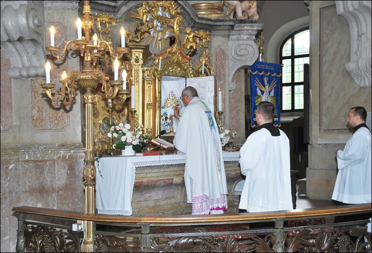 Slavnostn bohosluba k 14. vro papesk korunovace milostn sochy Panny Marie - 28.8.2011 -  foto 26