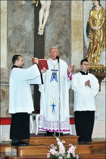 Slavnostn bohosluba k 14. vro papesk korunovace milostn sochy Panny Marie - 28.8.2011 -  foto 27