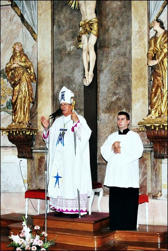 Slavnostn bohosluba k 14. vro papesk korunovace milostn sochy Panny Marie - 28.8.2011 -  foto 30