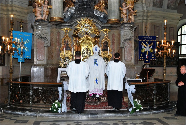 Slavnostn bohosluba k 14. vro papesk korunovace milostn sochy Panny Marie - 28.8.2011 -  foto 31